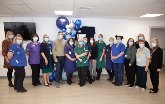 Discharge Lounge - Colleagues from the unit with volunteers and Olwen's family