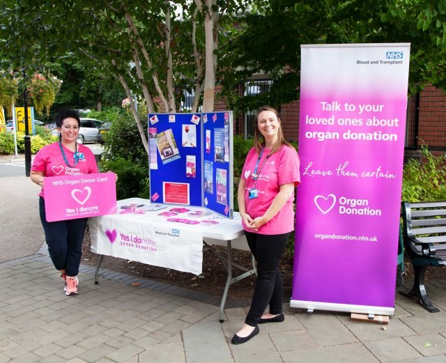 Vikki and Ann by the Organ Donation Stand